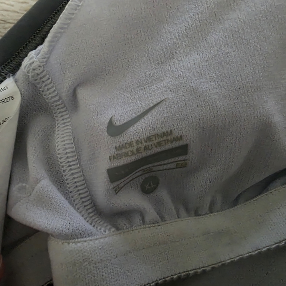 XL Nike Women's Striped Black and Gray One Piece Swimsuit - Picture 5 of 5
